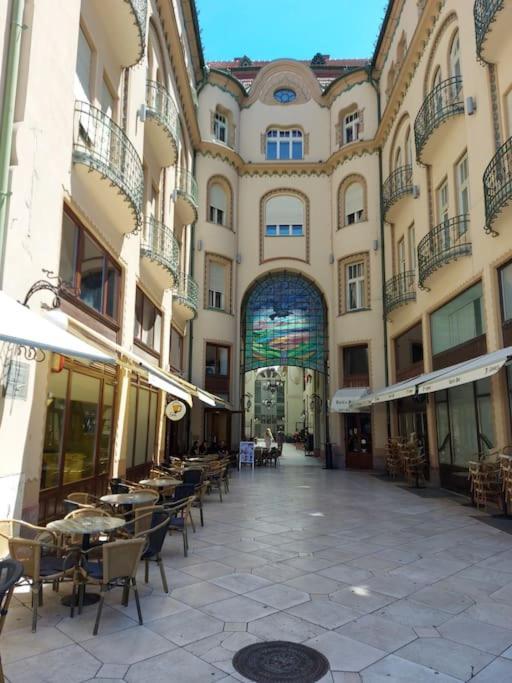 Art Nouveau Apartment Oradea Exterior foto